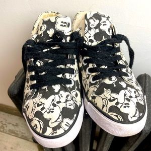 Disney Mickey Mouse B&W Women’s Canvas Sneakers🤩
